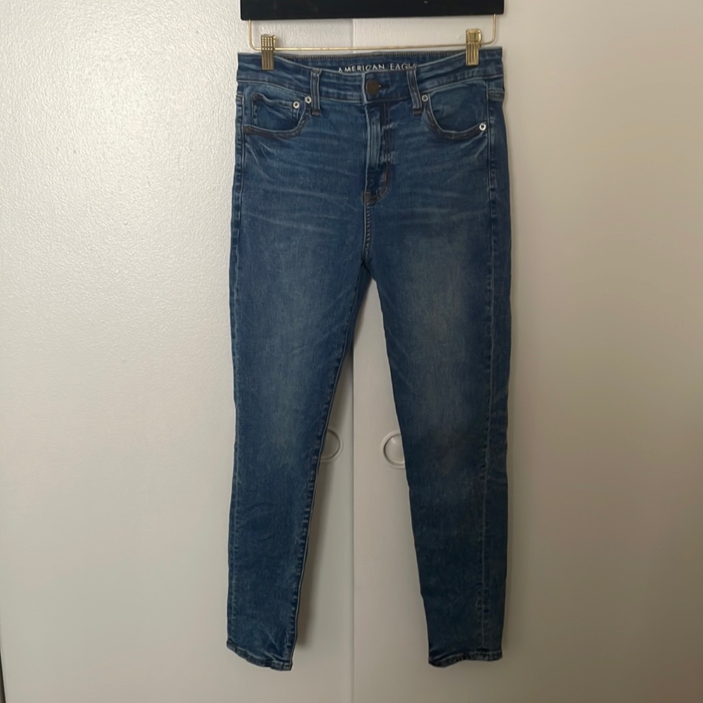 American Eagle Outfitters— Light Wash High-Rise Jeggings— Size 10 Short